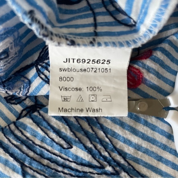 Emery Rose Pinstripe Embroidered Short Sleeve Top Size Extra Small - Picture 11 of 13
